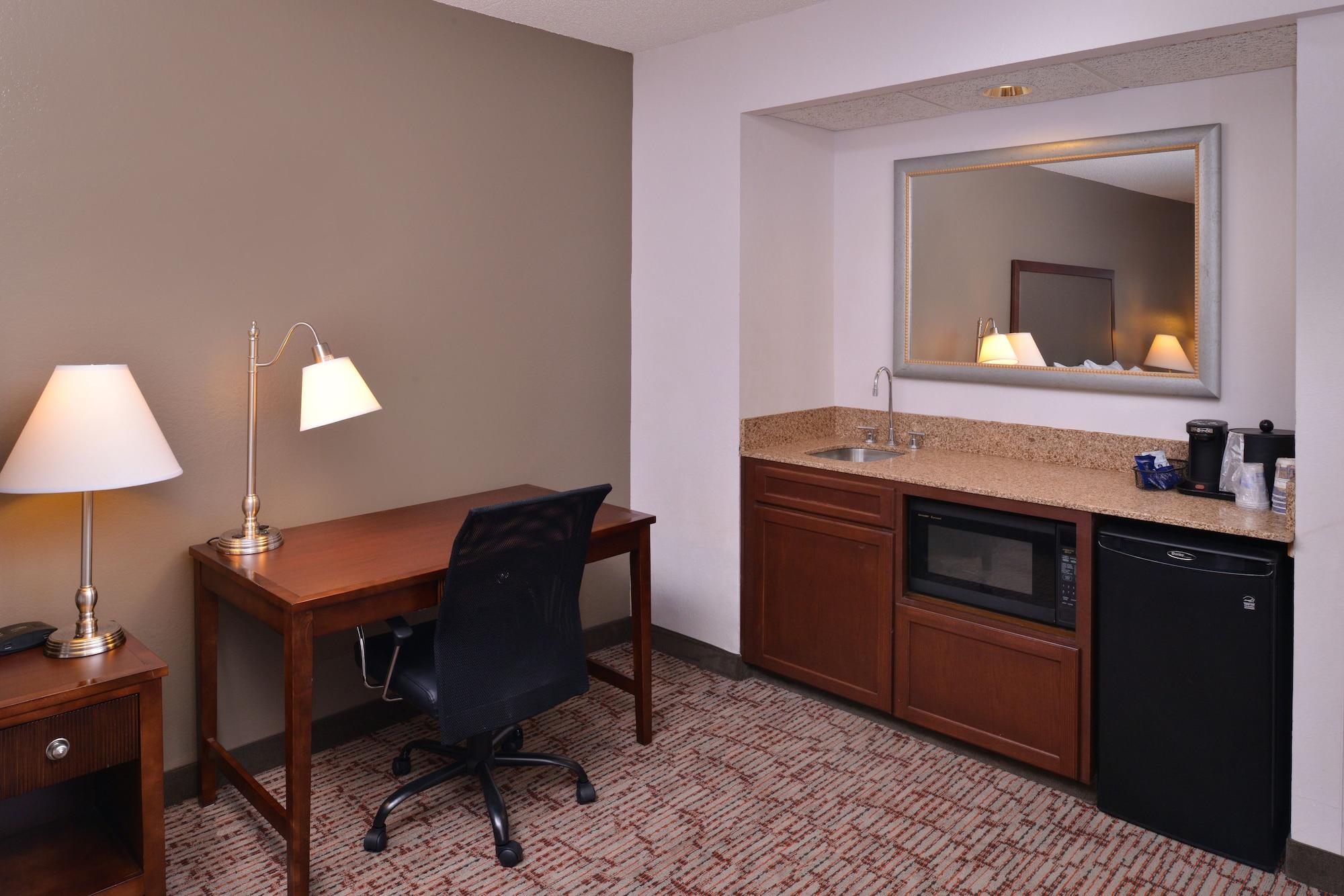 Best Western Plus Wichita West Airport Inn Exterior photo