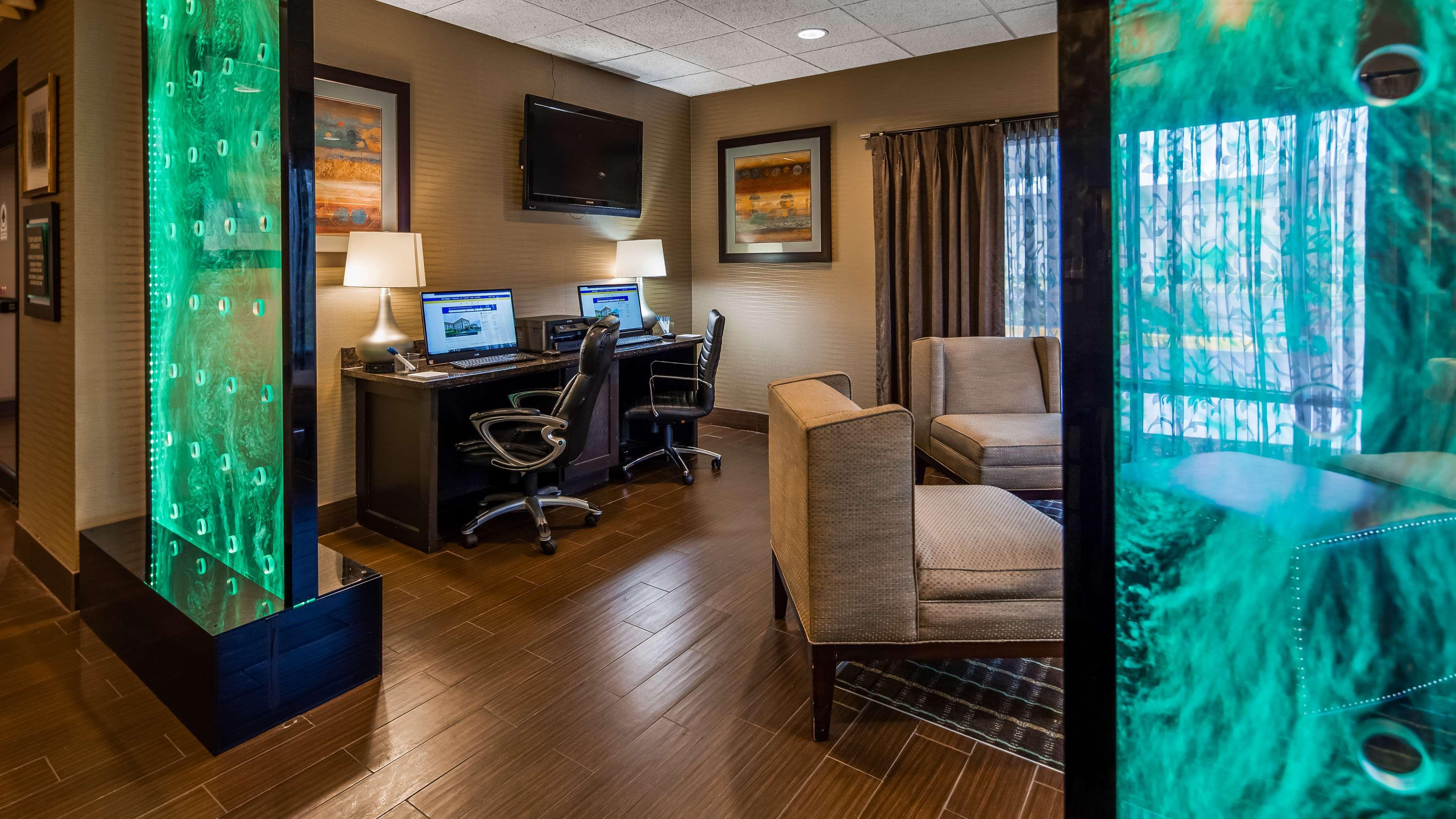 Best Western Plus Wichita West Airport Inn Exterior photo