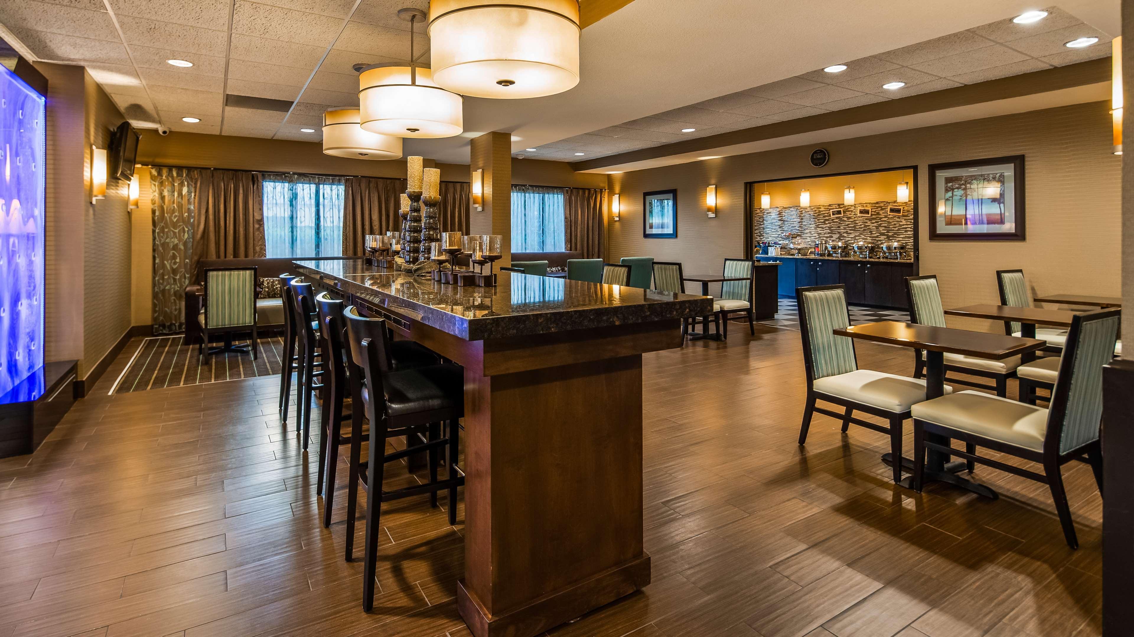 Best Western Plus Wichita West Airport Inn Exterior photo